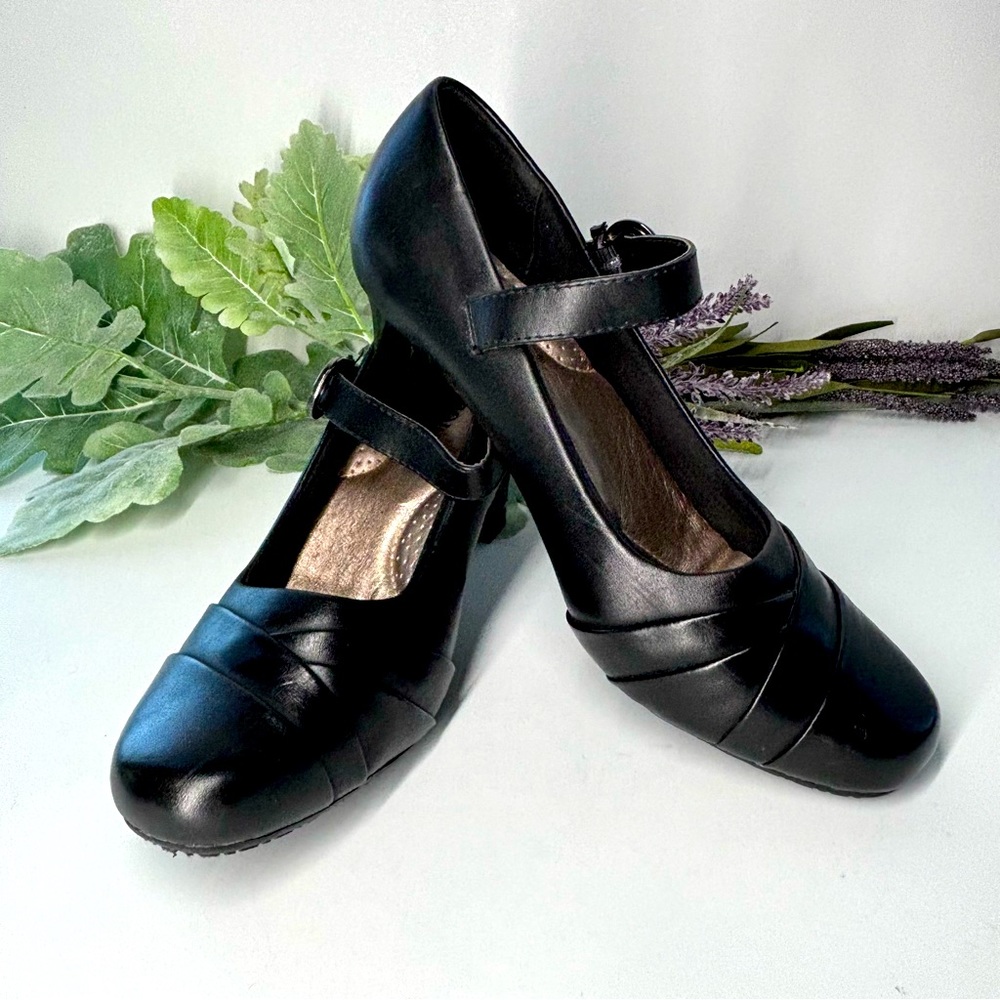 Rasolli comfort heels. Black leather. Mary Jane. Flight attendant shoe